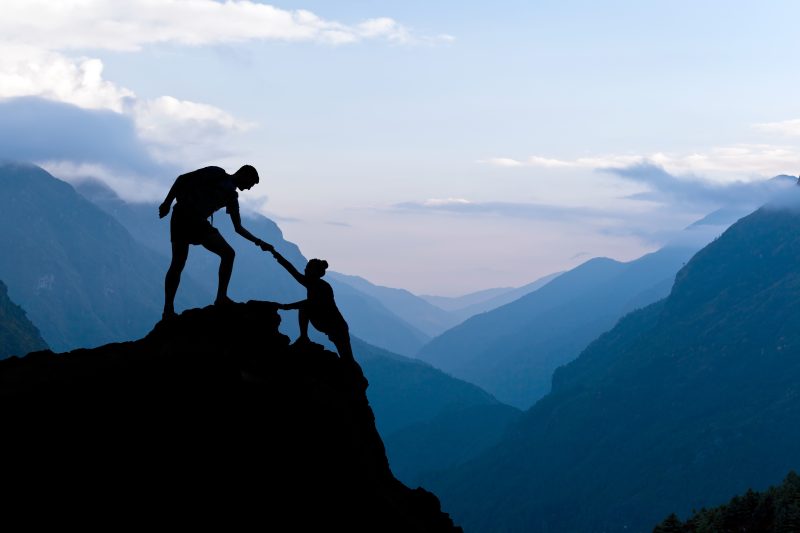Teamwork couple climbing helping hand vivi la natura